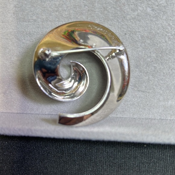 Vintage Crown Trifari 1950’s brooch. - Picture 2 of 3